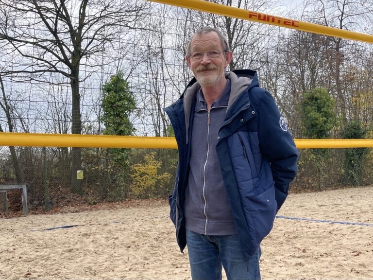 Christian Enking am Beachvolleyballplatz am Arnheimweg