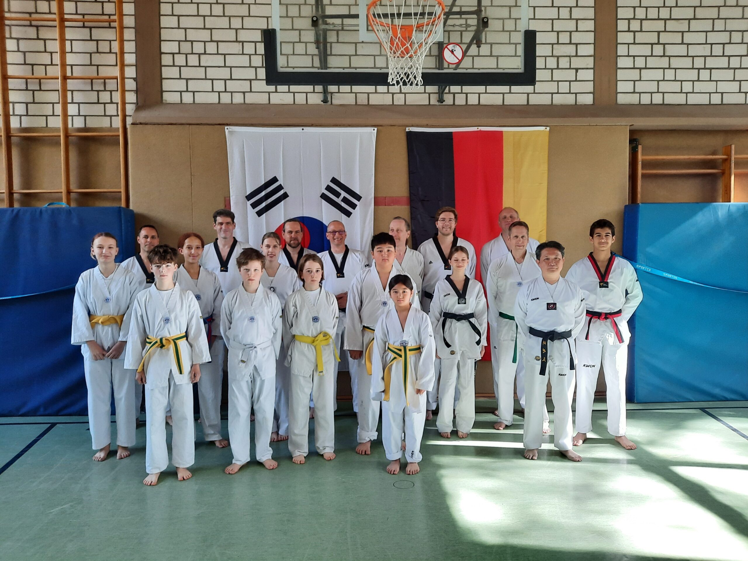 Teilnehmerinnen und Teilnehmer des Treffens des Taekwondo-Teams Münsterland