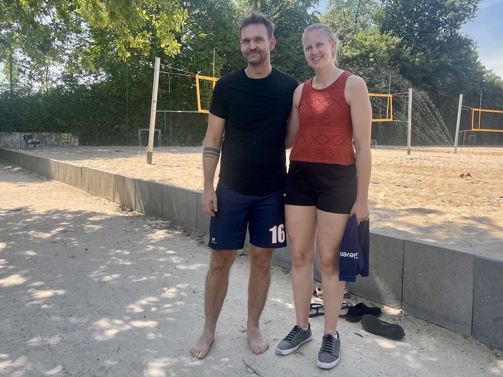 Sophie Schröder, die den Jugendbereich in der Volleyballabteilung koordiniert, und Hans Stuckenbrock, Abteilungsleiter